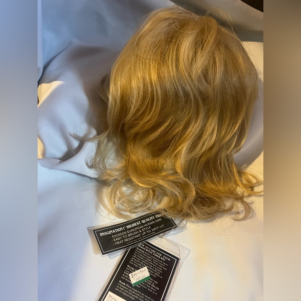 NWT Aspen Salon Quality Wig Color 88B With Bangs